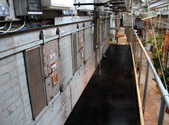 9. The application of non-slip flat sheeting ensures the wash down area is safe. 9. The application of non-slip flat sheeting ensures the wash down area is safe.